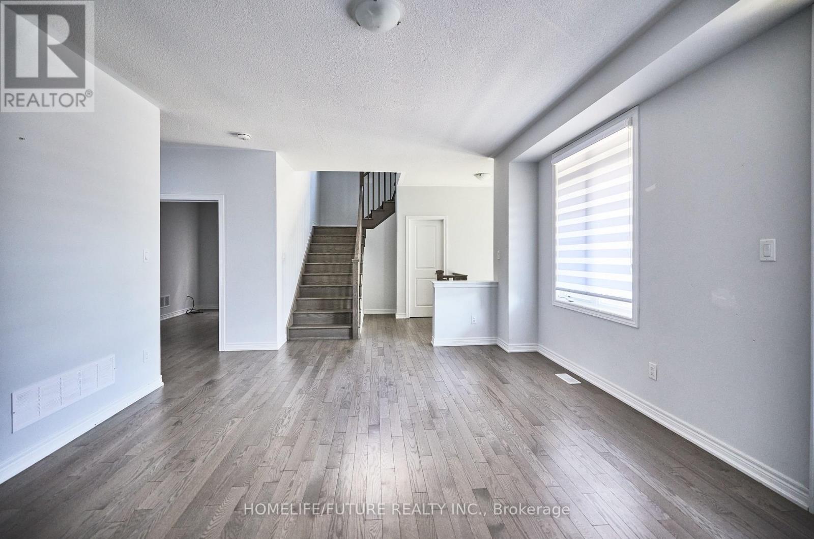 23 Faimira Avenue, Georgina, Ontario  L4P 0C2 - Photo 6 - N13642204