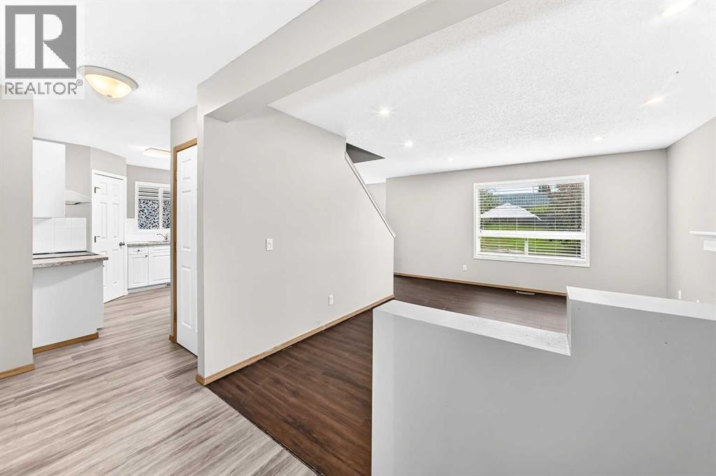 87 Citadel Peak Circle NW, Calgary, Alberta  T3G 4H6 - Photo 4 - A2332634