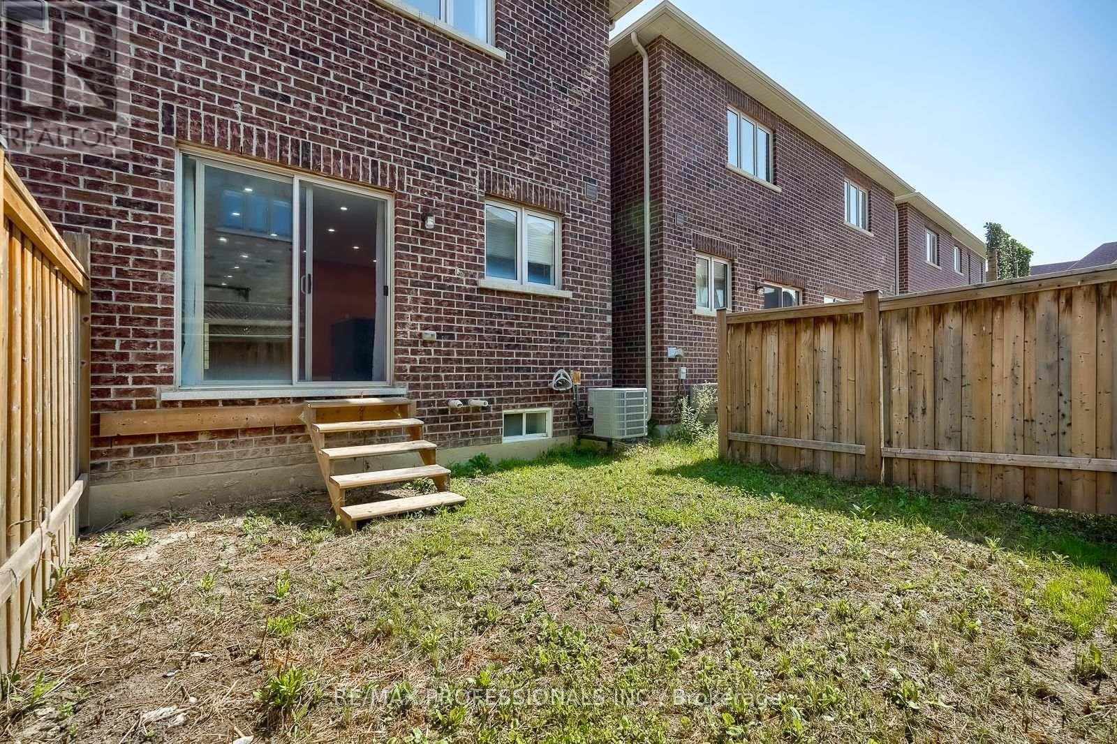 13 Yately Street, Brampton, Ontario  L7A 4R9 - Photo 33 - W13642168