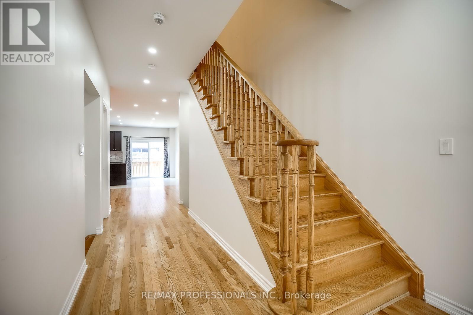 13 Yately Street, Brampton, Ontario  L7A 4R9 - Photo 6 - W13642168