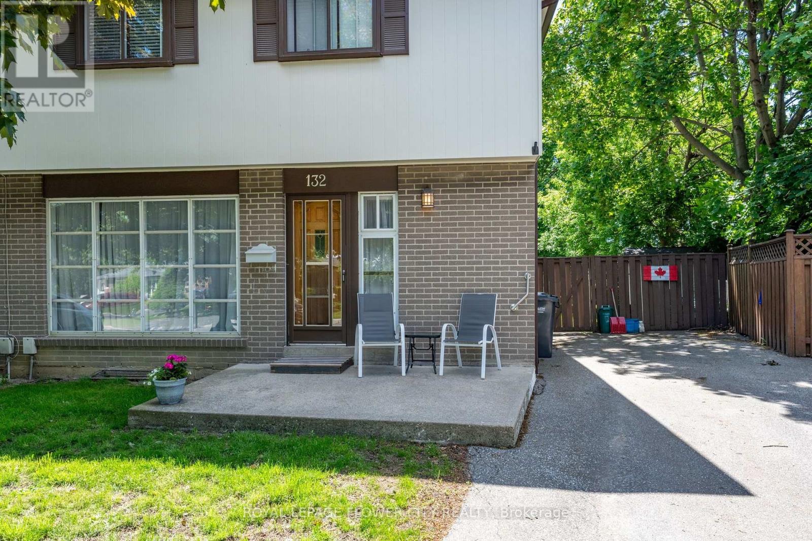 132 Fallingdale Crescent, Brampton, Ontario  L6T 3J6 - Photo 2 - W13642194