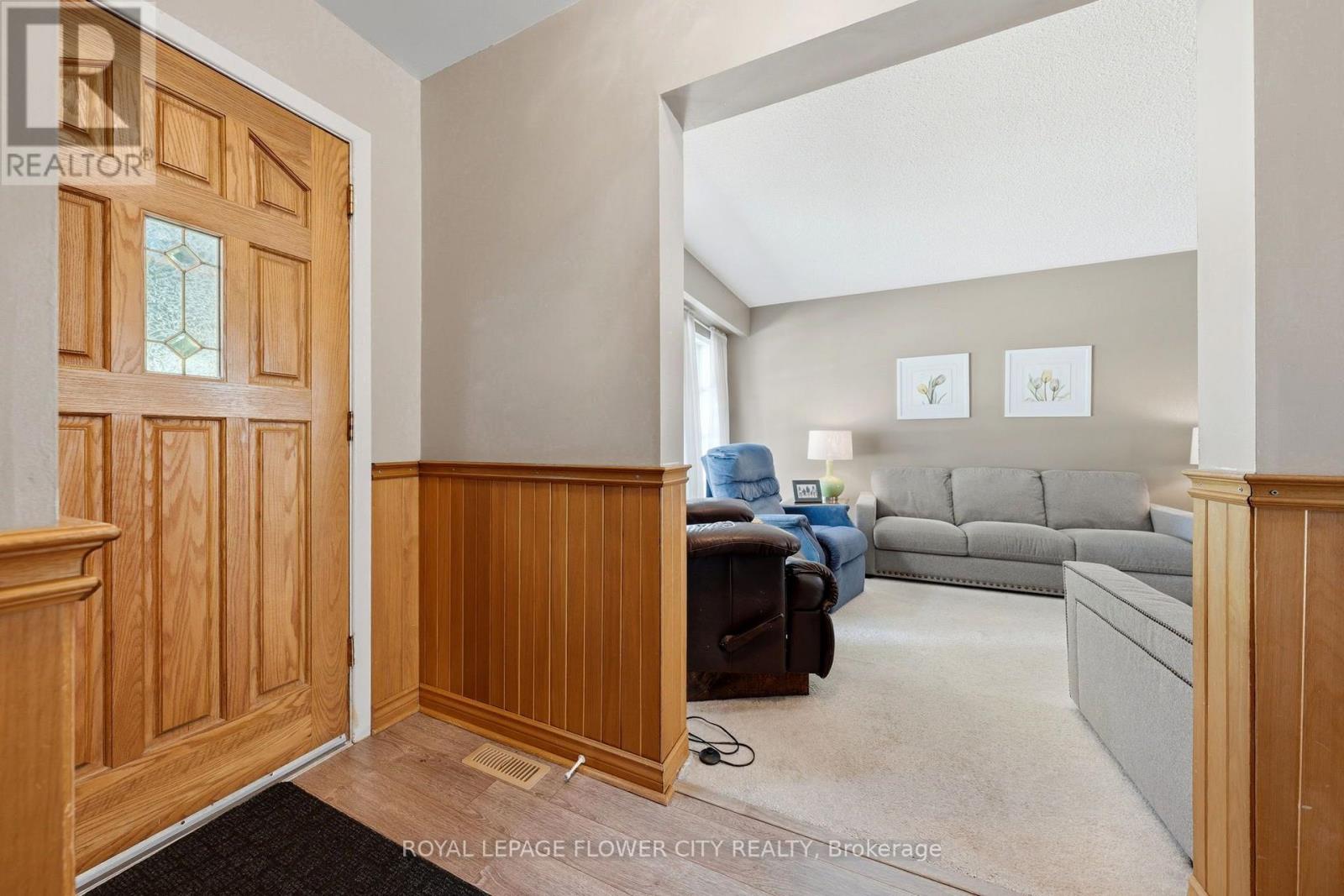132 Fallingdale Crescent, Brampton, Ontario  L6T 3J6 - Photo 4 - W13642194