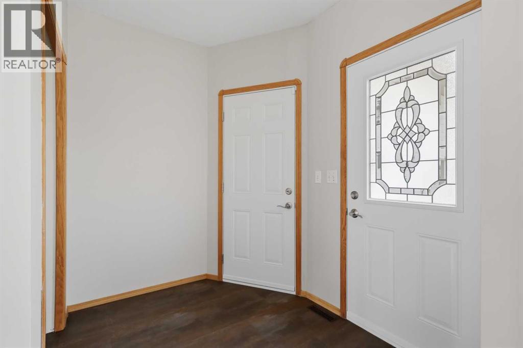 31 Palmer Close, Sylvan Lake, Alberta  T4S 1K3 - Photo 4 - A2329376