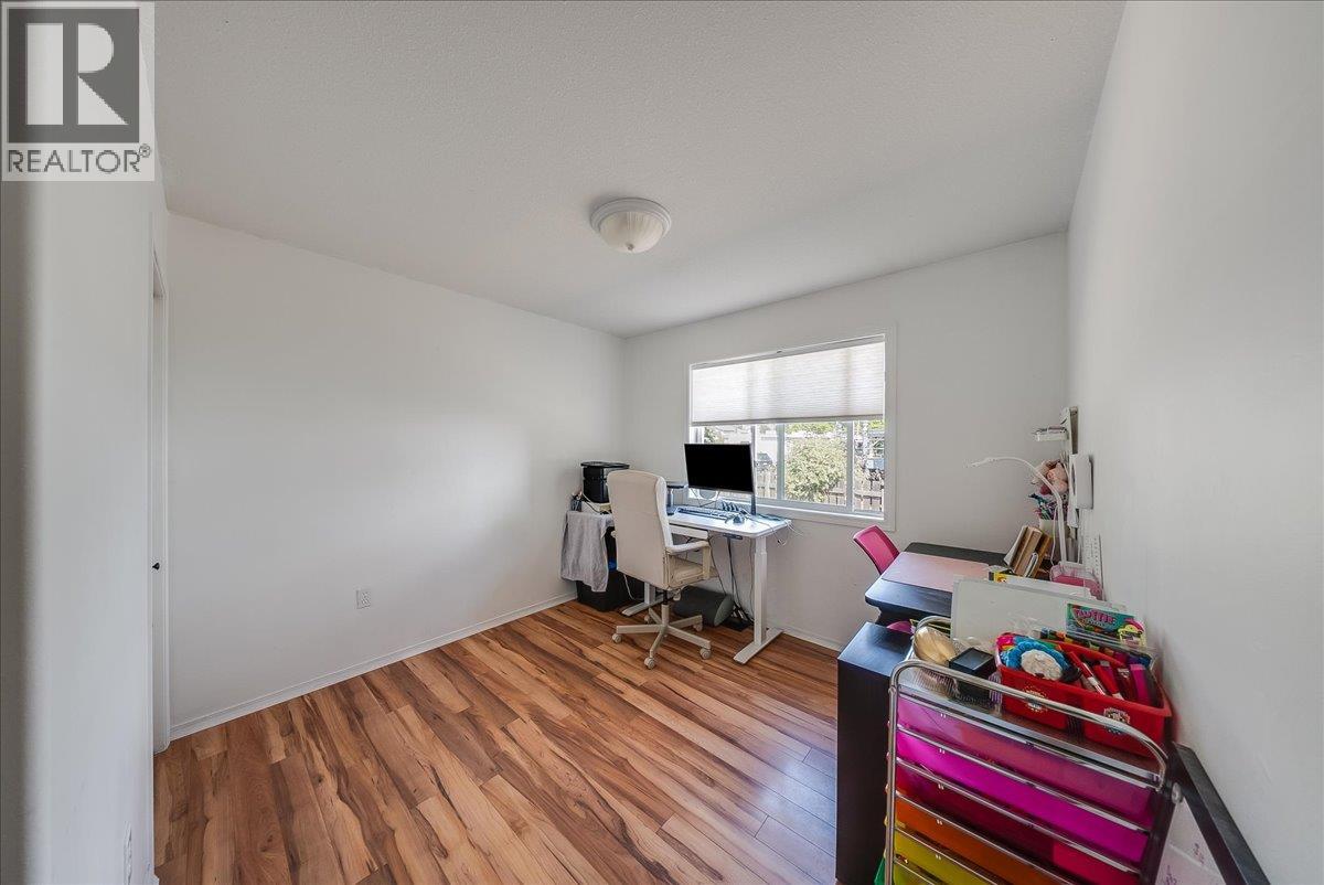 2507 Columbia Avenue, Castlegar, British Columbia  V1N 2X4 - Photo 12 - 10396809