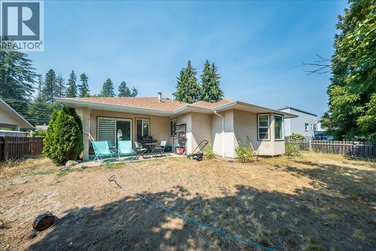 2507 Columbia Avenue, Castlegar, British Columbia  V1N 2X4 - Photo 5 - 10396809