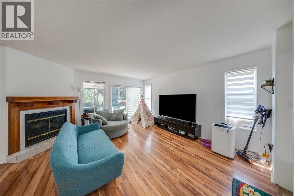 2507 Columbia Avenue, Castlegar, British Columbia  V1N 2X4 - Photo 7 - 10396809