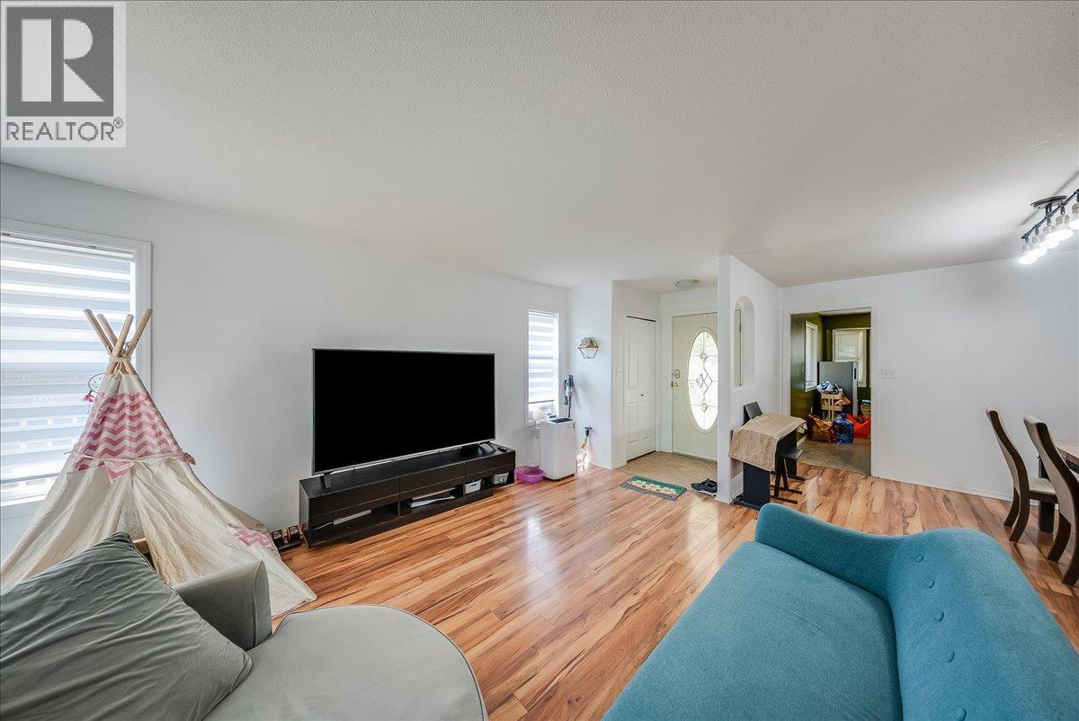 2507 Columbia Avenue, Castlegar, British Columbia  V1N 2X4 - Photo 8 - 10396809