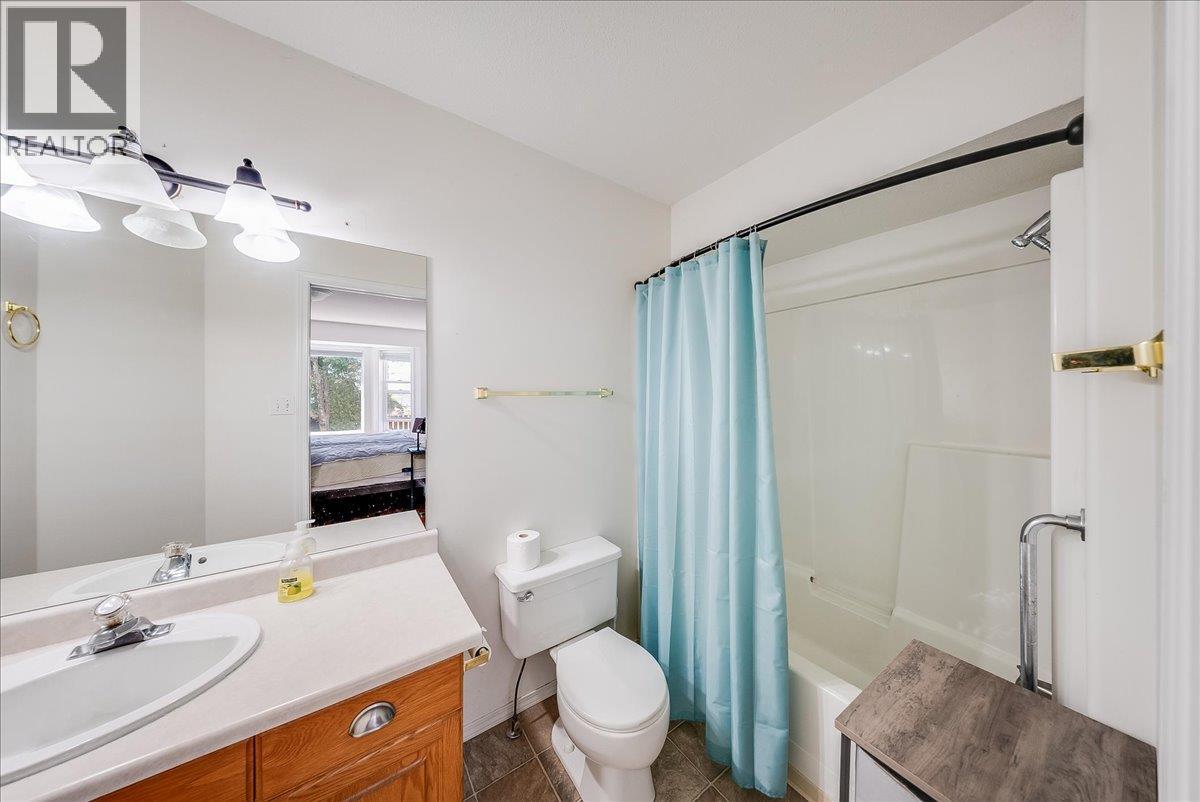 2507 Columbia Avenue, Castlegar, British Columbia  V1N 2X4 - Photo 27 - 10396809