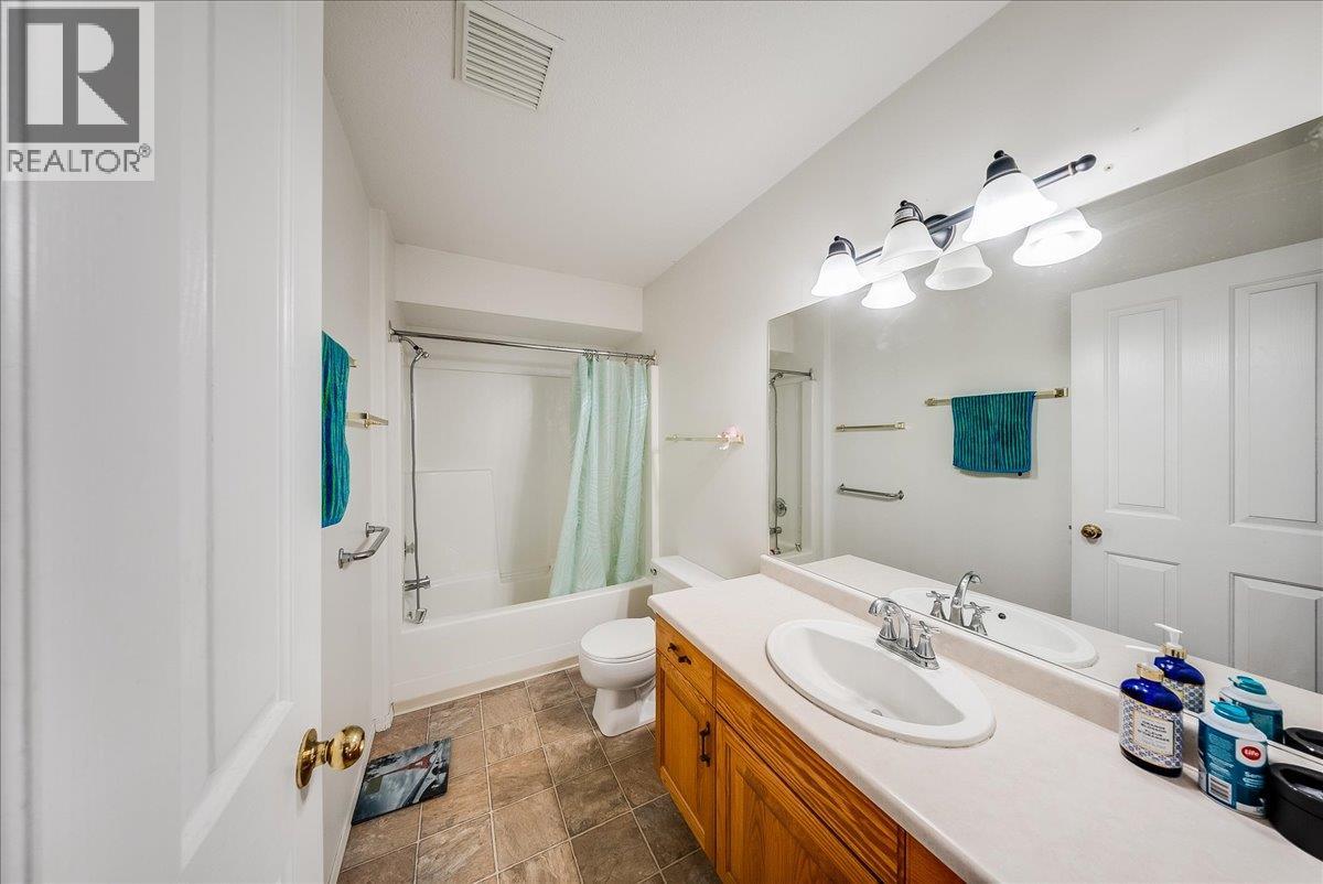 2507 Columbia Avenue, Castlegar, British Columbia  V1N 2X4 - Photo 19 - 10396809
