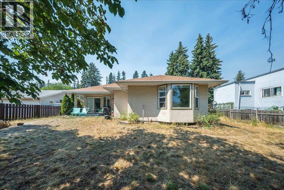 2507 Columbia Avenue, Castlegar, British Columbia  V1N 2X4 - Photo 40 - 10396809