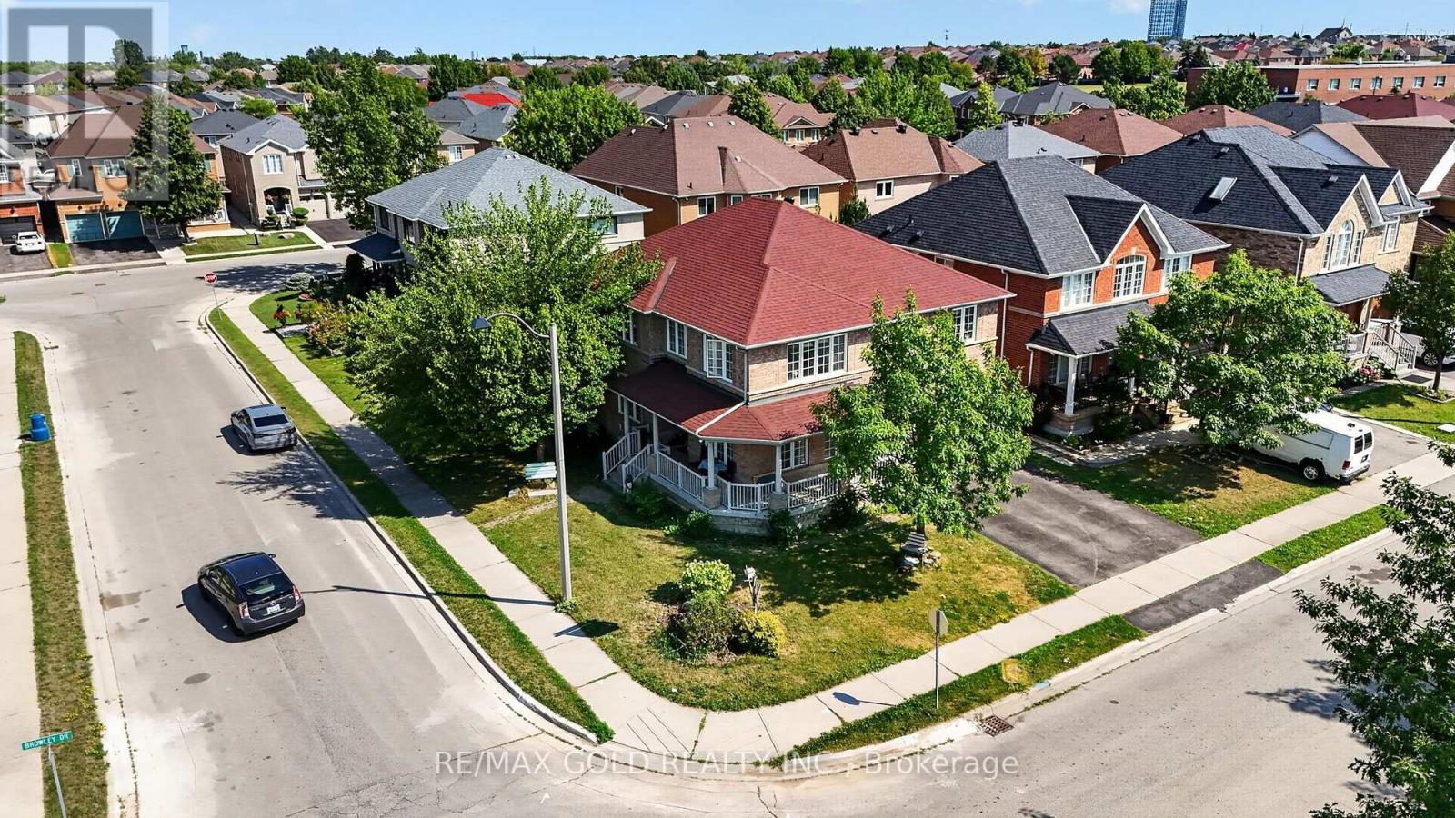4 Sunnyview Road, Brampton, Ontario  L7A 3E3 - Photo 2 - W13638206