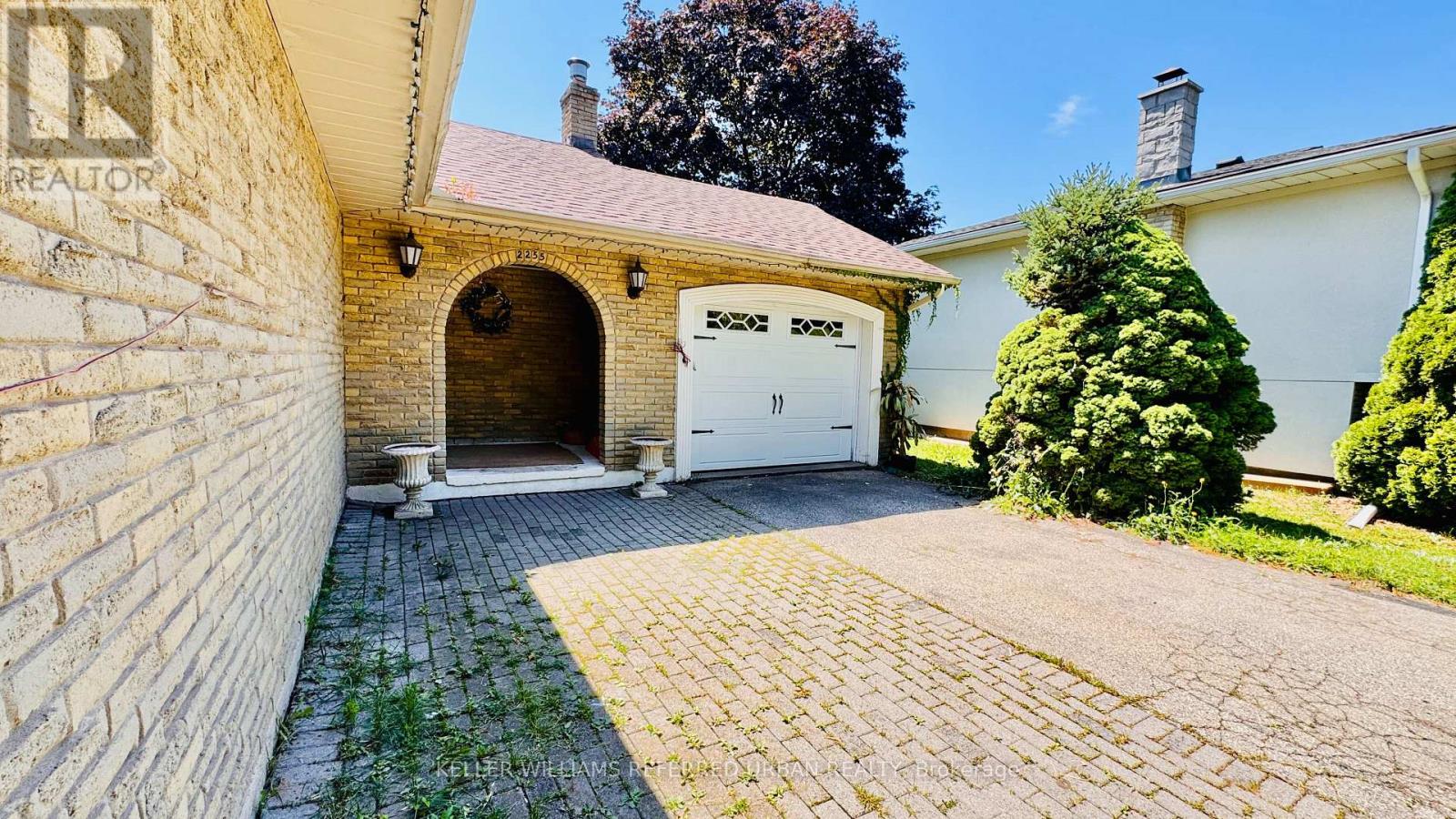 2255 Urwin Crescent, Oakville, Ontario  L6L 2T3 - Photo 2 - W13639310