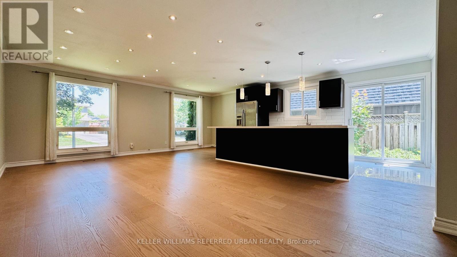 2255 Urwin Crescent, Oakville, Ontario  L6L 2T3 - Photo 4 - W13639310