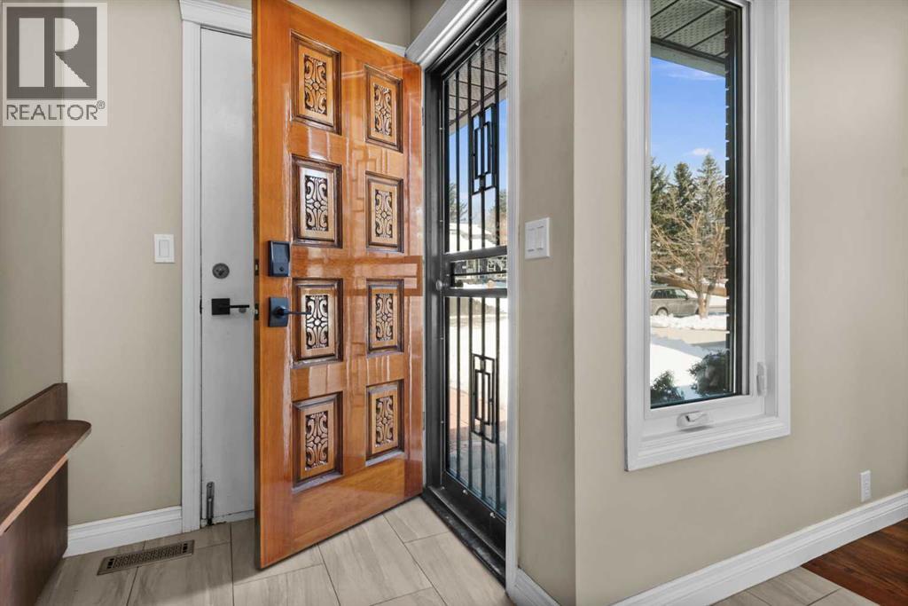 7715 67 Avenue NW, Calgary, Alberta  T3B 4P2 - Photo 3 - A2329430