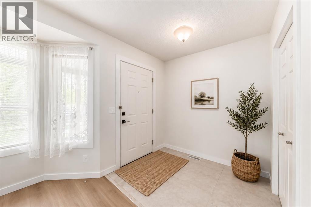 101 Hidden Valley Villas NW, Calgary, Alberta  T3A 5W7 - Photo 5 - A2327834