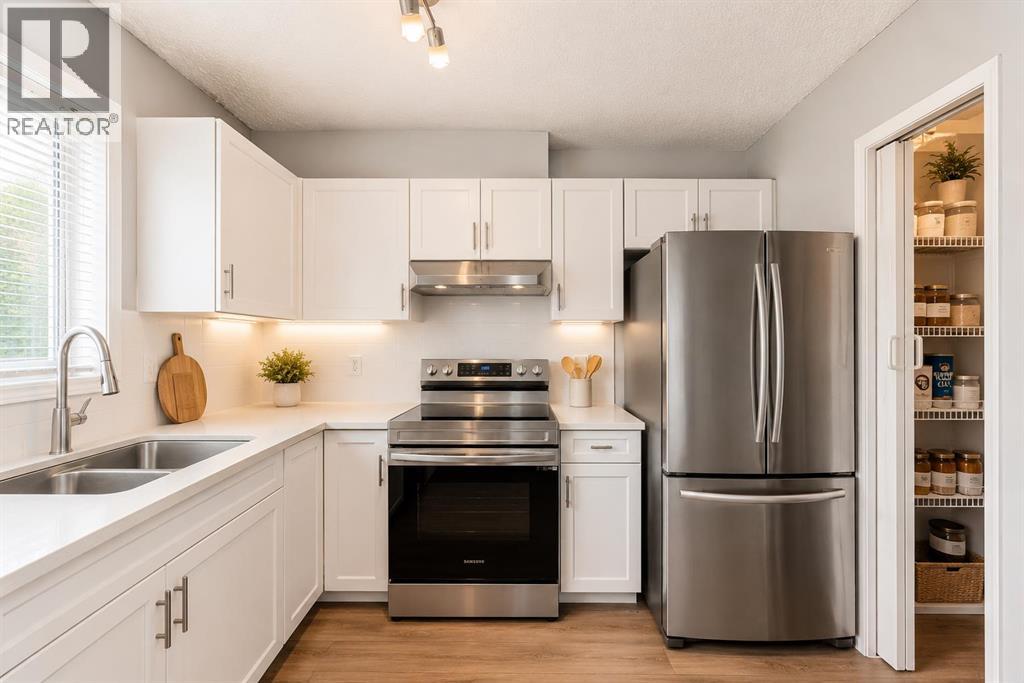 101 Hidden Valley Villas NW, Calgary, Alberta  T3A 5W7 - Photo 11 - A2327834