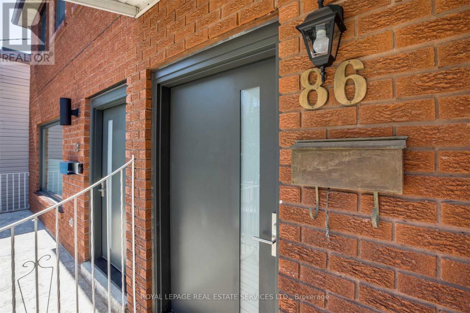 Main - 86 Givins Street, Toronto, Ontario M6J 2X8 - Photo 3 - C13642310