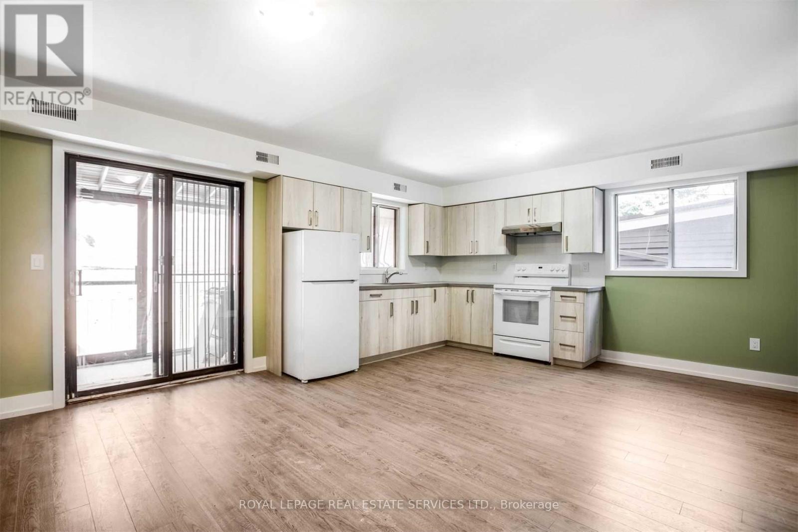Main - 86 Givins Street, Toronto, Ontario M6J 2X8 - Photo 5 - C13642310