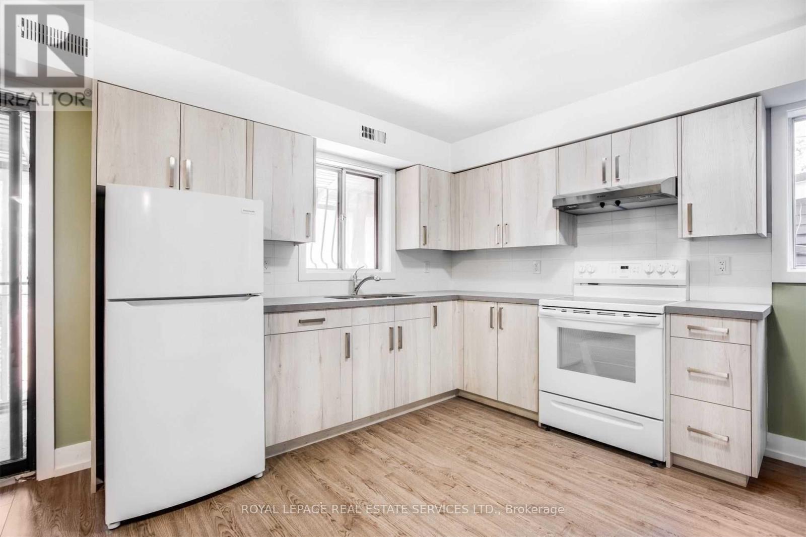 Main - 86 Givins Street, Toronto, Ontario M6J 2X8 - Photo 6 - C13642310