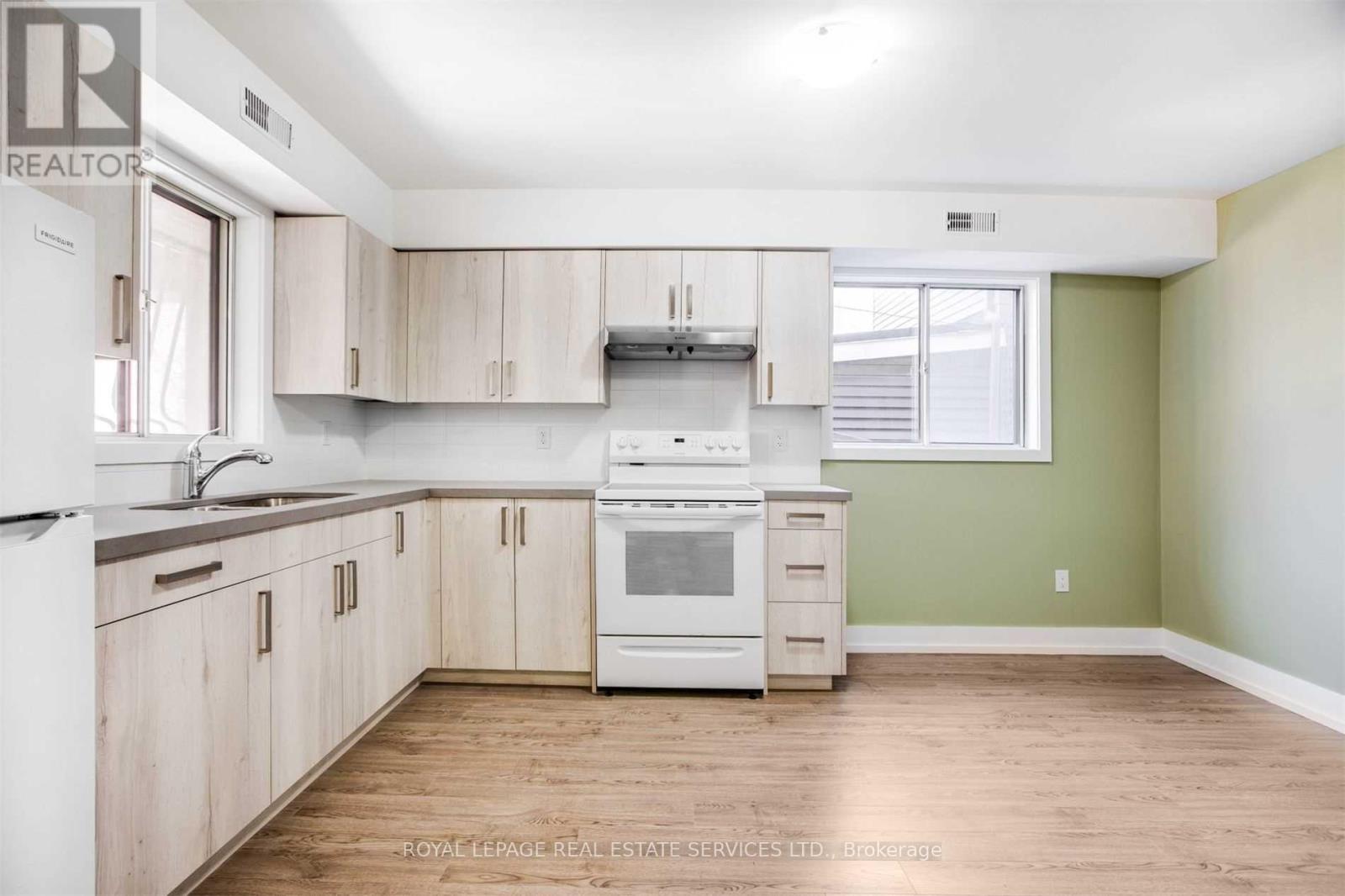 Main - 86 Givins Street, Toronto, Ontario M6J 2X8 - Photo 7 - C13642310