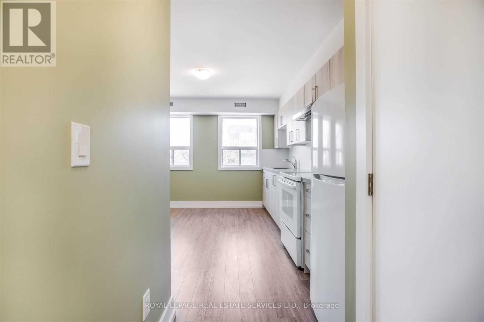 Upper - 86 Givins Street, Toronto, Ontario  M6J 2X8 - Photo 10 - C13642352