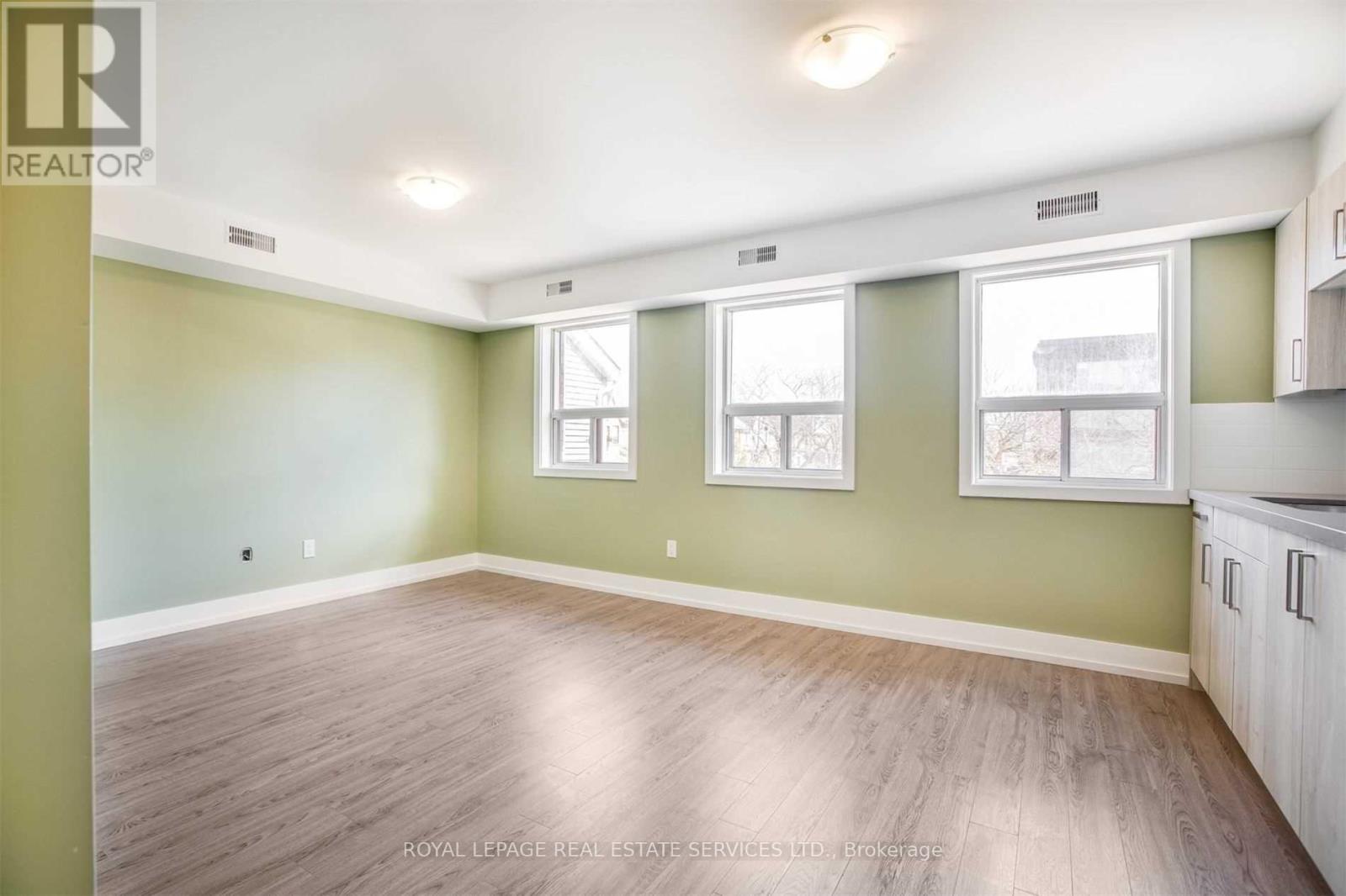 Upper - 86 Givins Street, Toronto, Ontario  M6J 2X8 - Photo 19 - C13642352