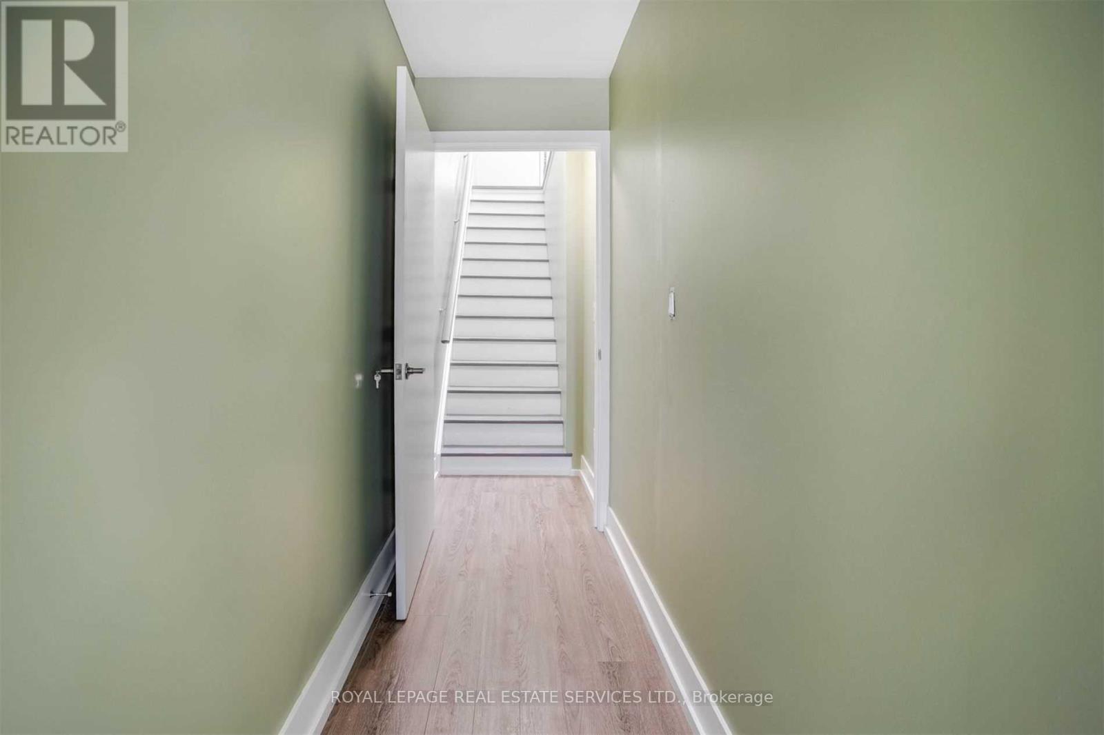 Upper - 86 Givins Street, Toronto, Ontario  M6J 2X8 - Photo 4 - C13642352