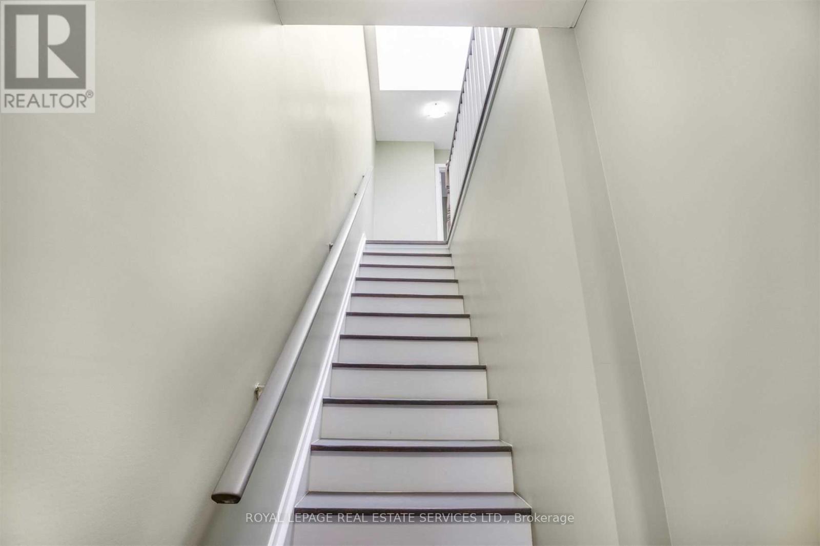 Upper - 86 Givins Street, Toronto, Ontario  M6J 2X8 - Photo 5 - C13642352
