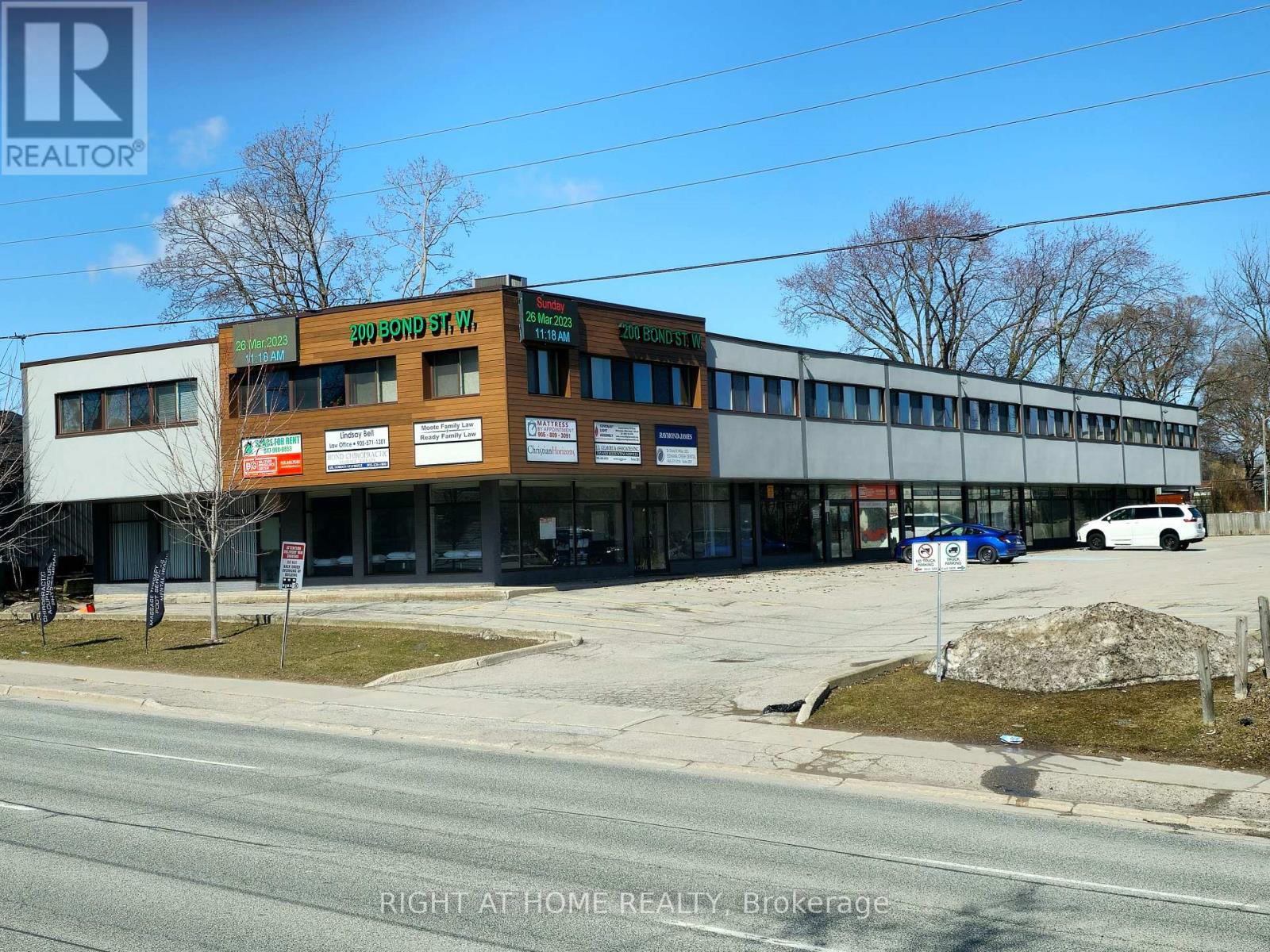 208 - 200 Bond Street W, Oshawa, Ontario  L1J 2L7 - Photo 1 - E13642322