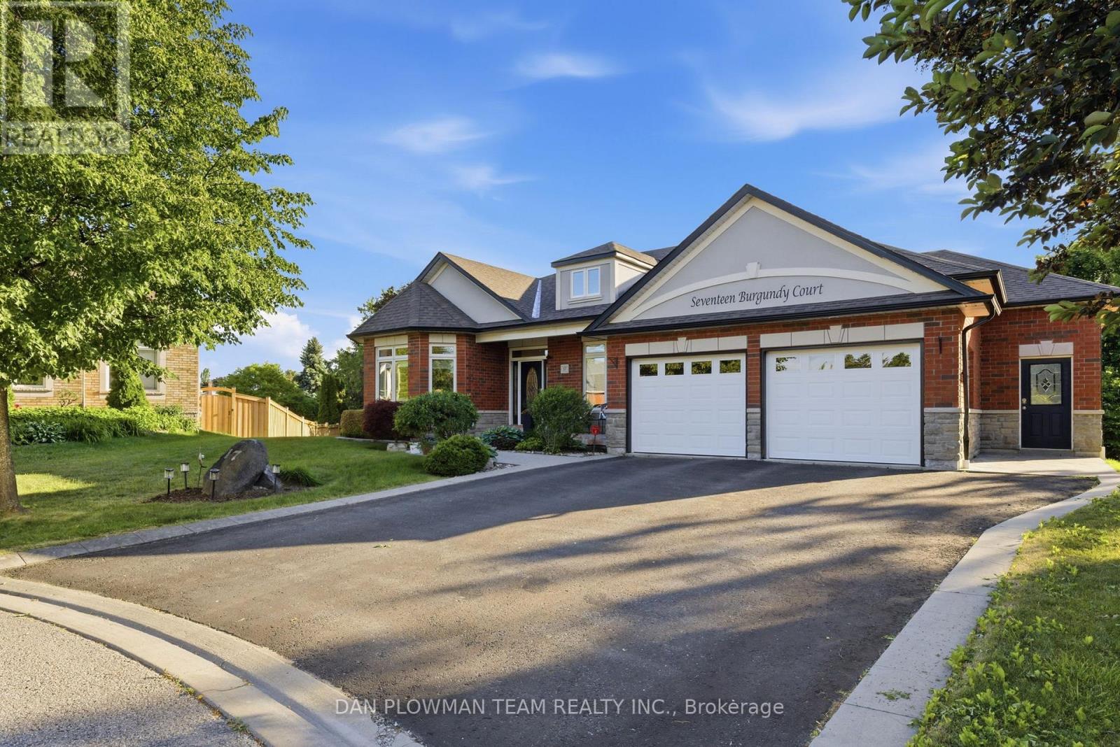 17 Burgundy Court, Whitby, Ontario  L1R 3H7 - Photo 2 - E13642366