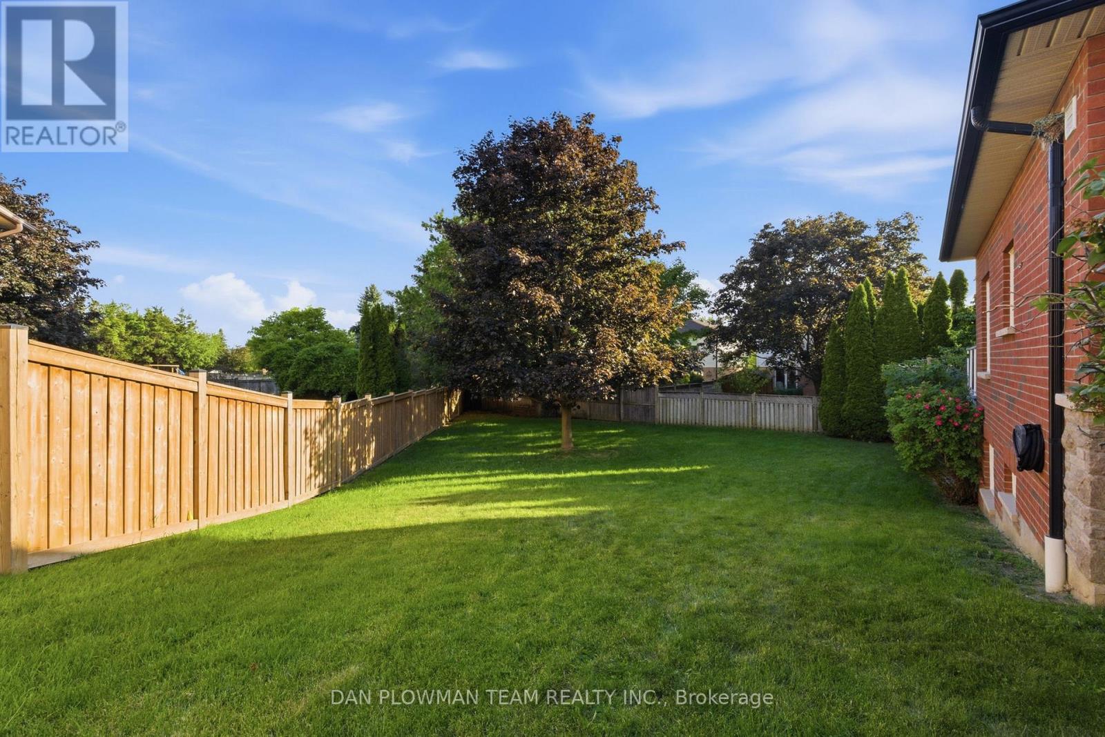 17 Burgundy Court, Whitby, Ontario  L1R 3H7 - Photo 43 - E13642366