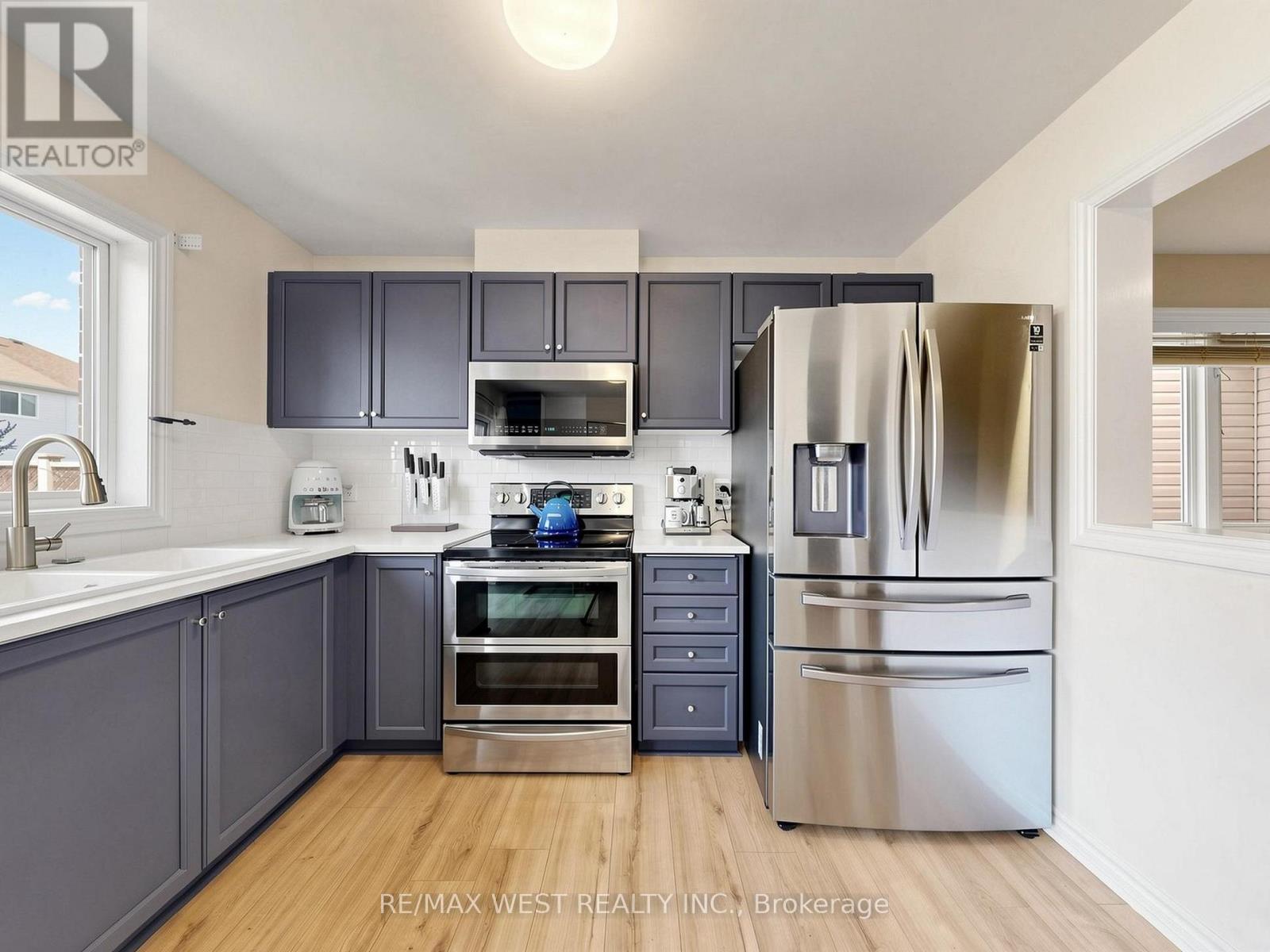 195 Banting Crescent, Essa, Ontario  L0M 1B6 - Photo 4 - N13642274