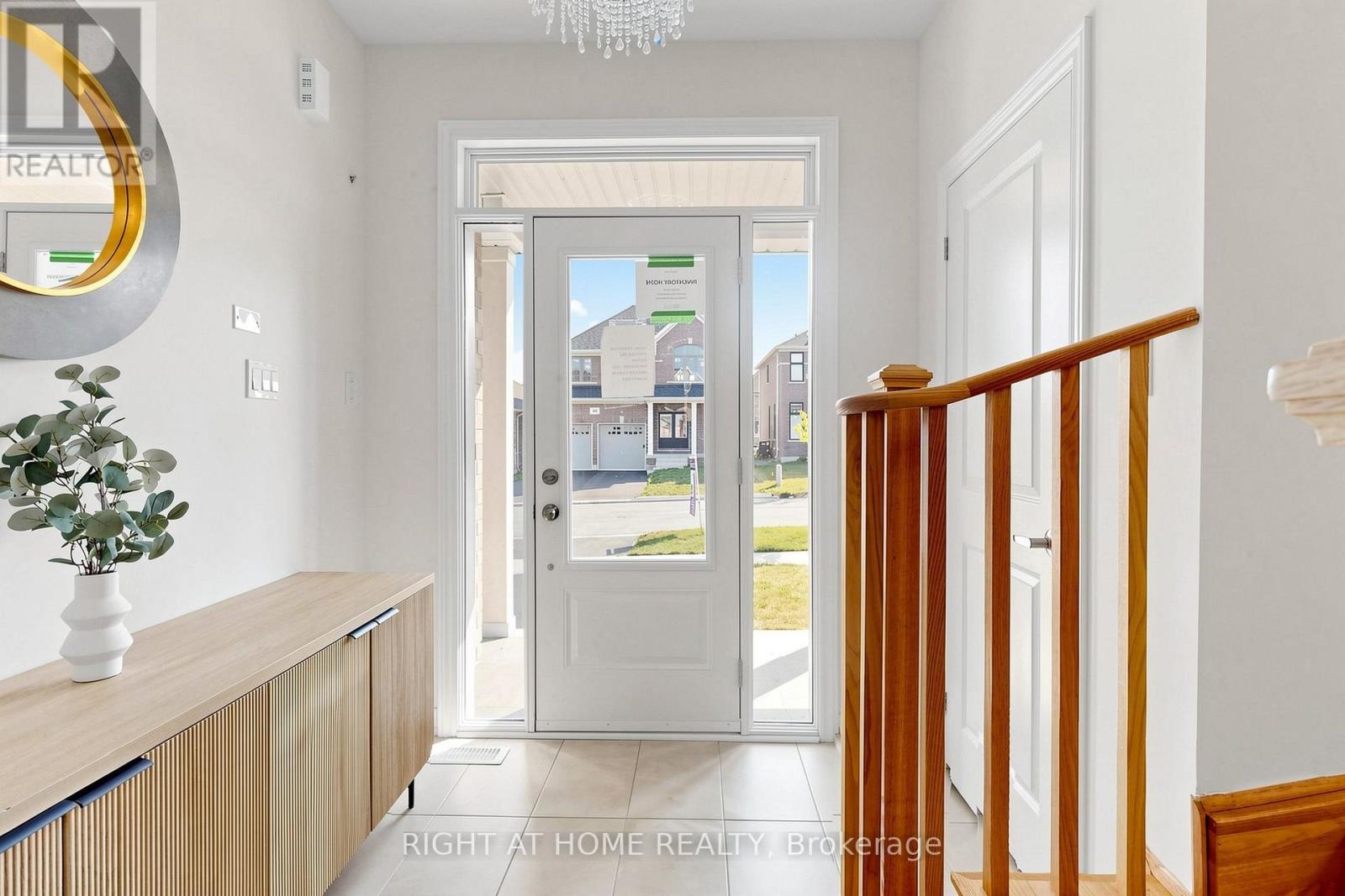 40 Ainslie Hill Crescent, Georgina, Ontario  L0E 1R0 - Photo 2 - N13642384