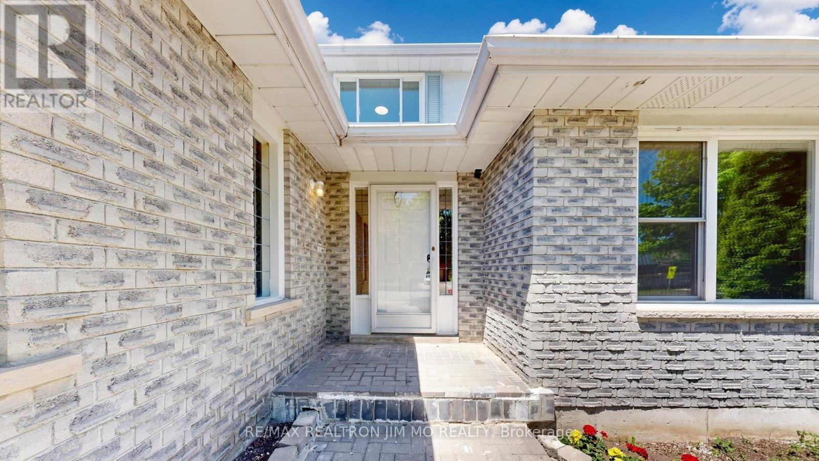 162 Biscayne Boulevard, Georgina, Ontario  L4P 3M1 - Photo 3 - N13642386