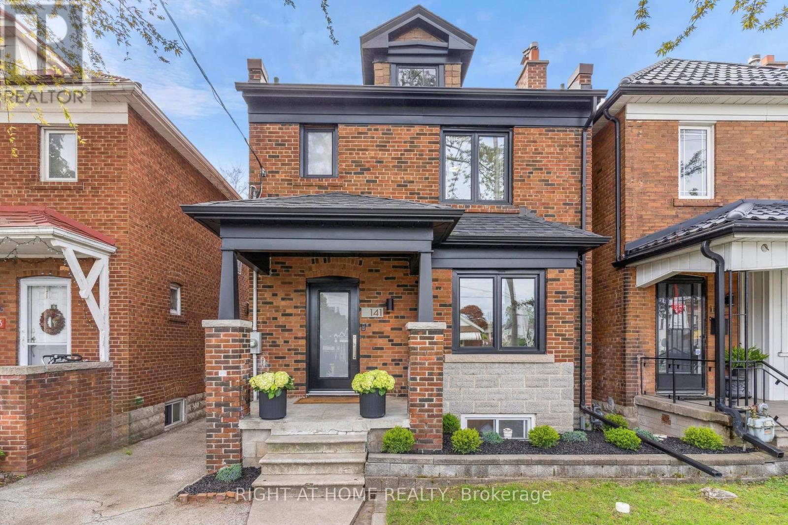<div class="slider-price">$1,238,000</div><p>141 O'connor Drive, Toronto, Ontario</p>