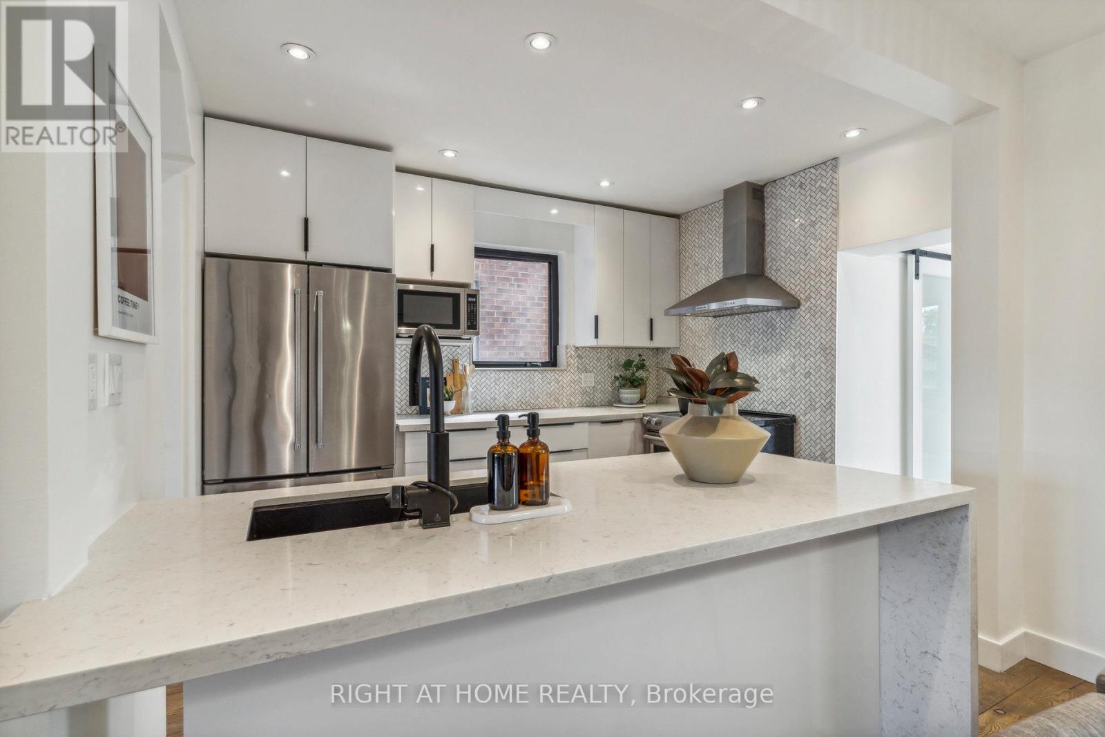 141 O'connor Drive, Toronto, Ontario  M4J 2S6 - Photo 14 - E13486542