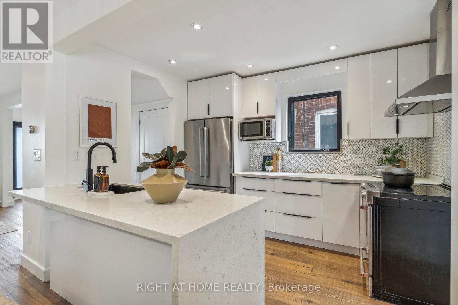 141 O'connor Drive, Toronto, Ontario  M4J 2S6 - Photo 15 - E13486542