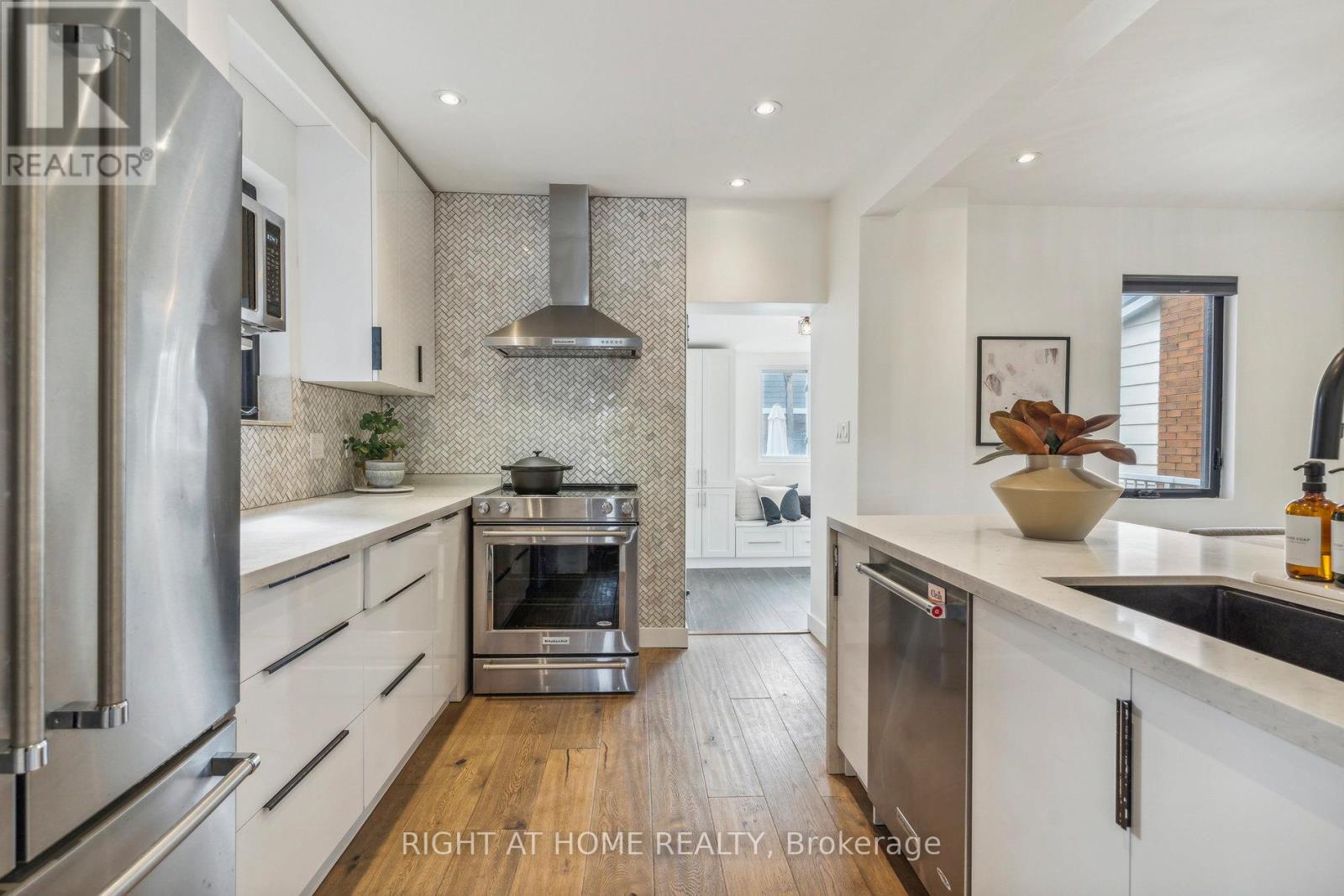 141 O'connor Drive, Toronto, Ontario  M4J 2S6 - Photo 18 - E13486542