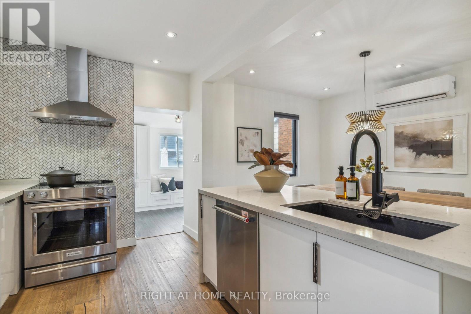 141 O'connor Drive, Toronto, Ontario  M4J 2S6 - Photo 19 - E13486542