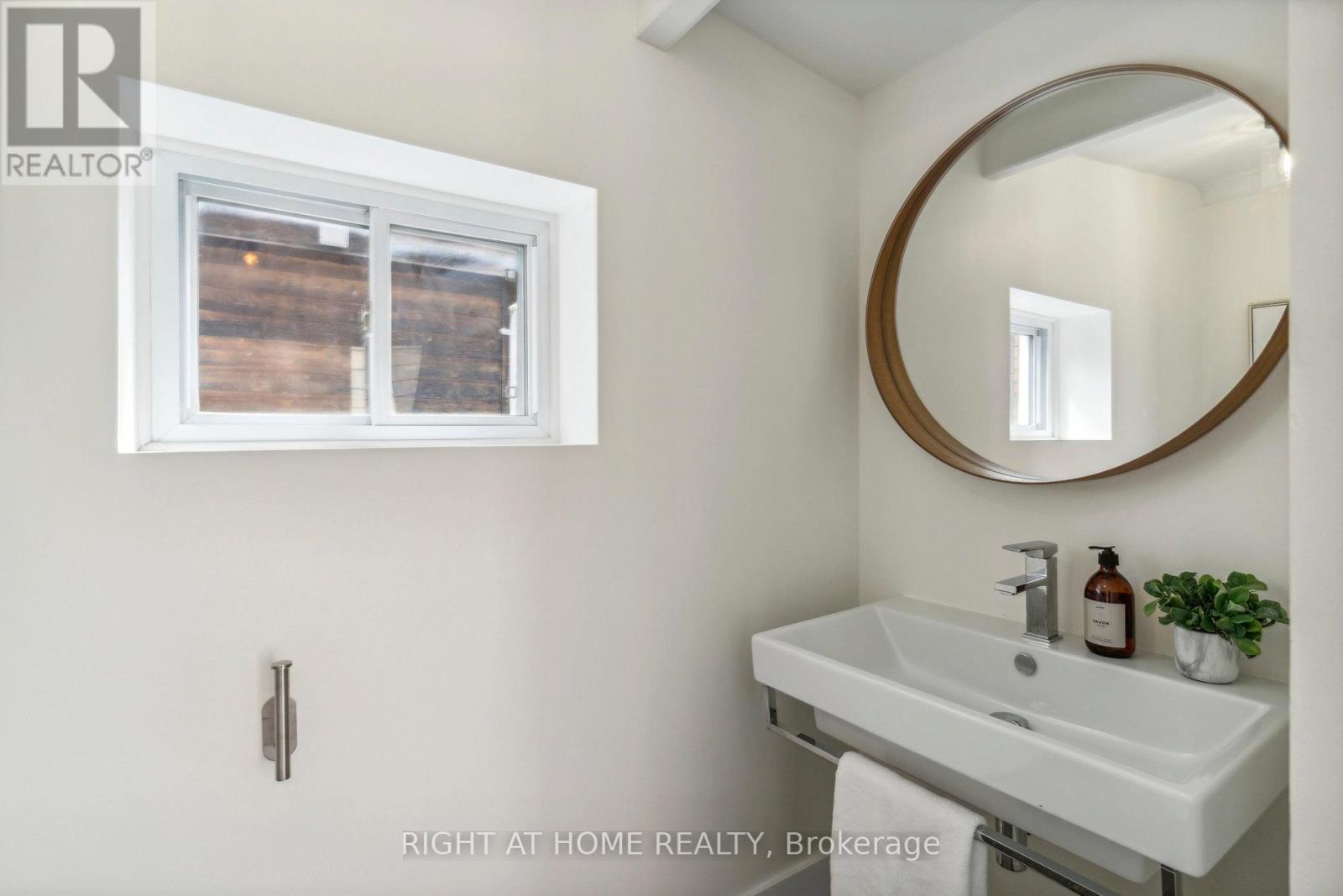 141 O'connor Drive, Toronto, Ontario  M4J 2S6 - Photo 22 - E13486542