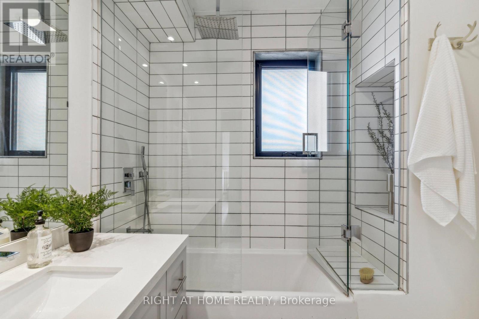 141 O'connor Drive, Toronto, Ontario  M4J 2S6 - Photo 26 - E13486542