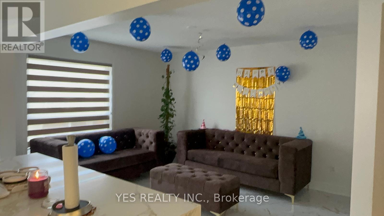 52 Hollingsworth Circle, Brampton, Ontario  L7A 0J7 - Photo 4 - W13550078