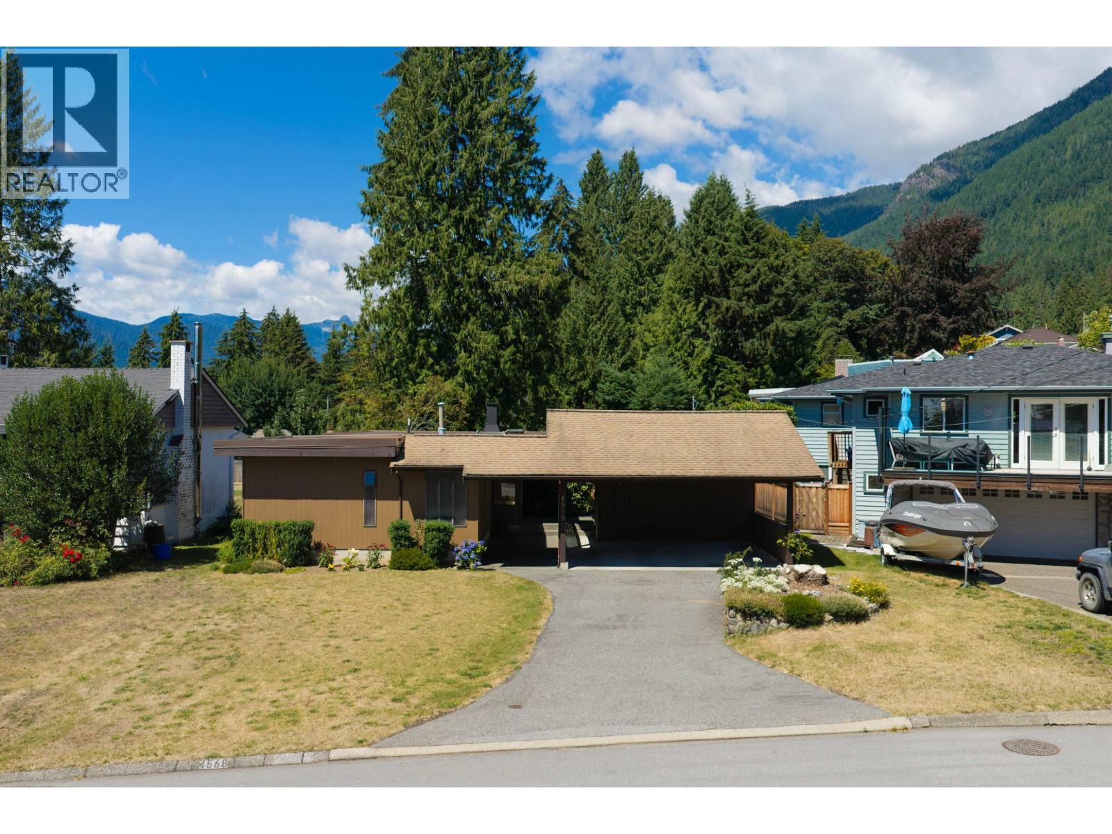 4568 Marineview Crescent, North Vancouver, British Columbia  V7R 3P2 - Photo 2 - R3152371