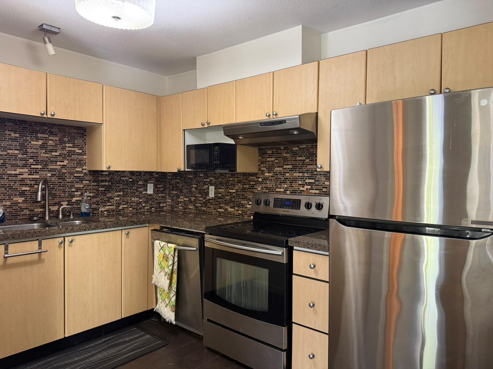305 10188 155 Street, Surrey, British Columbia  V3R 0R6 - Photo 2 - R3152036
