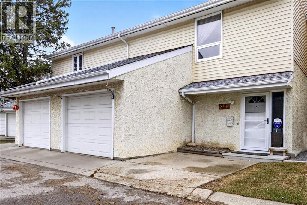 256 Callingwood Place NW, Edmonton, Alberta  T5T 2C6 - Photo 2 - A2304808