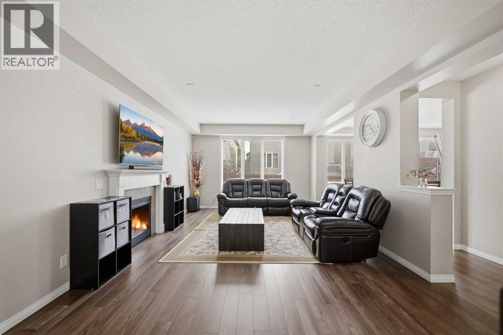 146 Windwood Grove SW, Airdrie, Alberta  T4B 3S8 - Photo 3 - A2331473