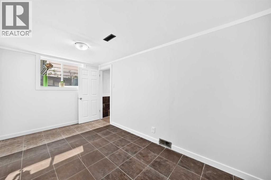 39 Healy Drive SW, Calgary, Alberta  T2V 2Z8 - Photo 27 - A2331950
