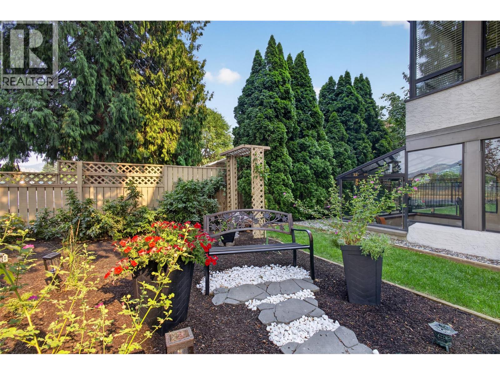 1229 Bernard Avenue Unit# 102, Kelowna, British Columbia  V1Y 6R3 - Photo 28 - 10396094