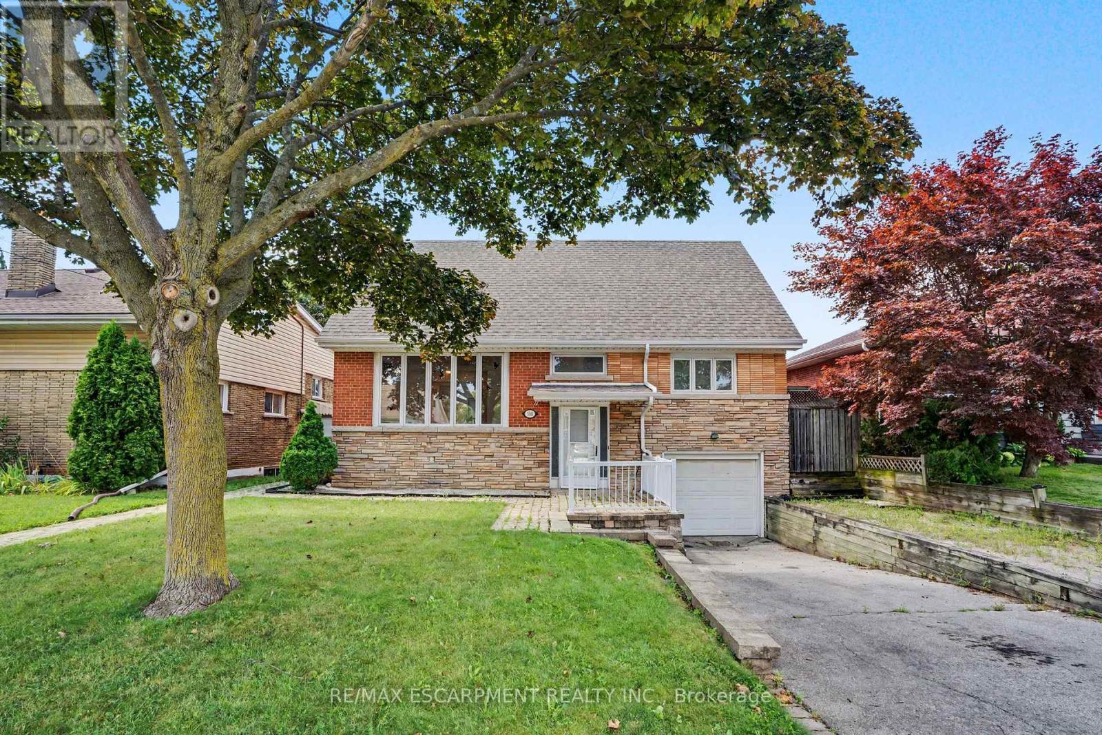 100 HARDALE CRESCENT, Hamilton, Ontario