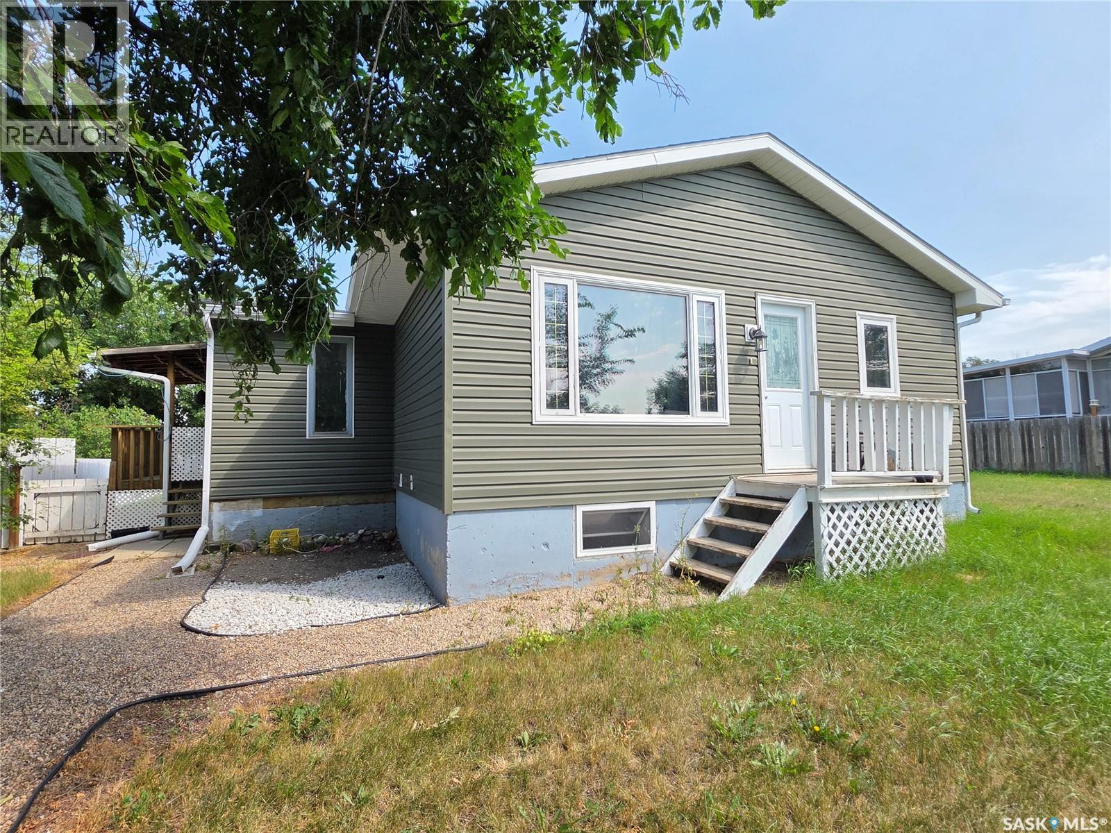 1119 Chaplin Street E, Swift Current, Saskatchewan  S9H 1J9 - Photo 1 - SK044539